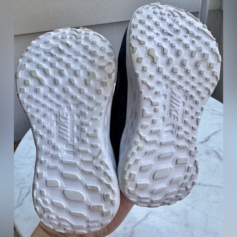 Nike Shoes - Picture 6 of 7